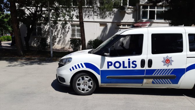 Sınav yerini şaşıran öğrencinin imdadına polis yetişti