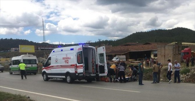 Ambulans helikopter kaza geçiren çocuk için havalandı