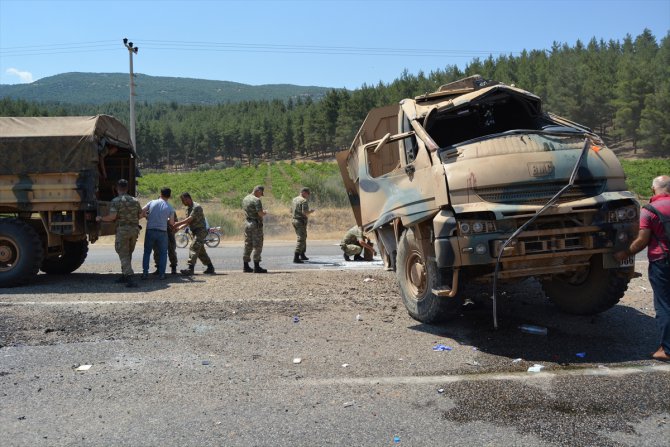 Gaziantep'te askeri araç devrildi: 2 yaralı