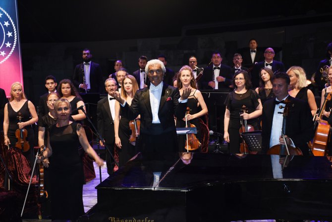 Piyanist İdil Biret Bodrum'da konser verdi