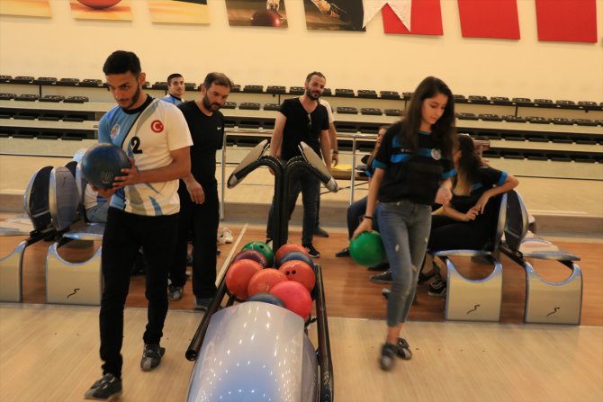 Köyde kurdukları takımla bowling şampiyonu oldular