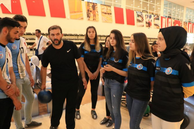 Köyde kurdukları takımla bowling şampiyonu oldular