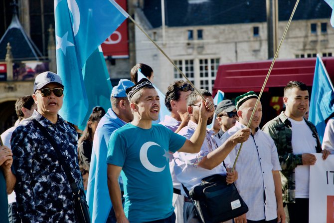 Uygur Türkleri Hollanda'da Çin'i protesto etti