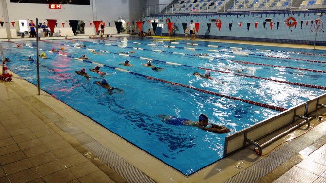 Bedensel engelli milli yüzücüler Dünya Şampiyonası'na hazırlanıyor