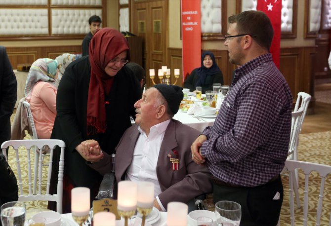 Bakan Selçuk, şehit yakını ve gazilerle yemekte bir araya geldi