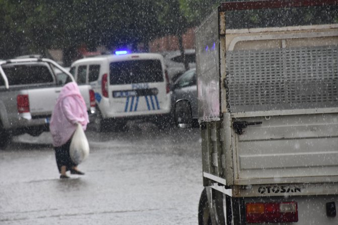 Adana'da sağanak etkili oldu