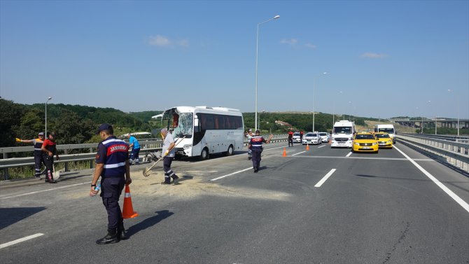 İstanbul'da servis aracıyla otobüs çarpıştı: 12 yaralı