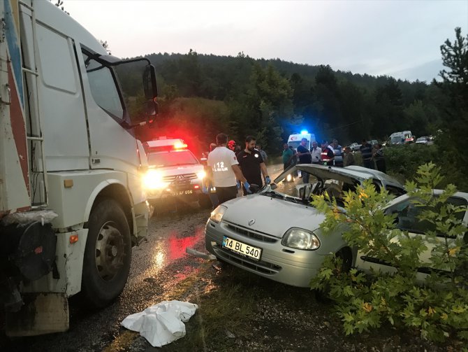 Karabük'te otomobil kamyonla çarpıştı: 2 ölü, 2 yaralı