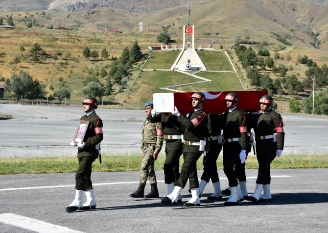 Hakkari'de şehit asker için tören