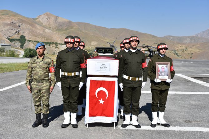 Hakkari'de şehit asker için tören