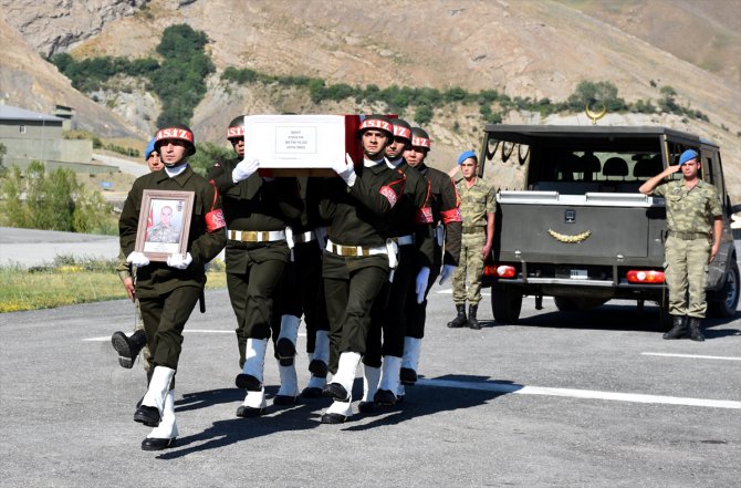 Hakkari'de şehit asker için tören