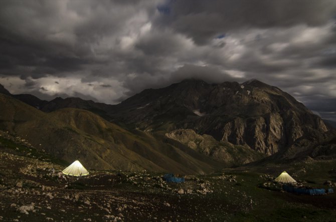 Göçerlerin doğayla iç içe zorlu yayla yaşamı