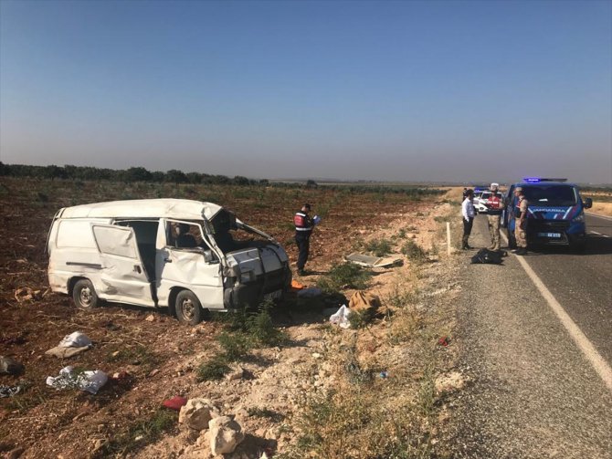 Kilis'te tarım işçilerini taşıyan panelvan devrildi: 2 ölü, 20 yaralı