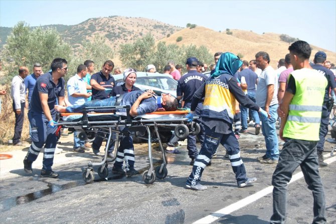 İzmir'de trafik kazası: 1'i ağır 8 yaralı