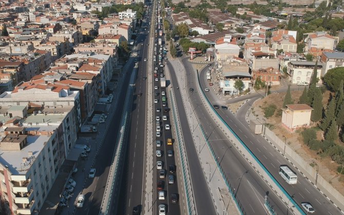 Manisa'da trafikte bayram yoğunluğu