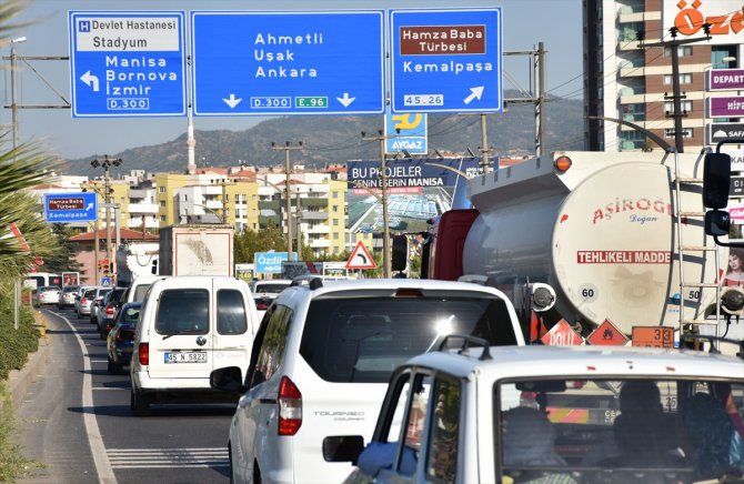 Manisa'da trafikte bayram yoğunluğu