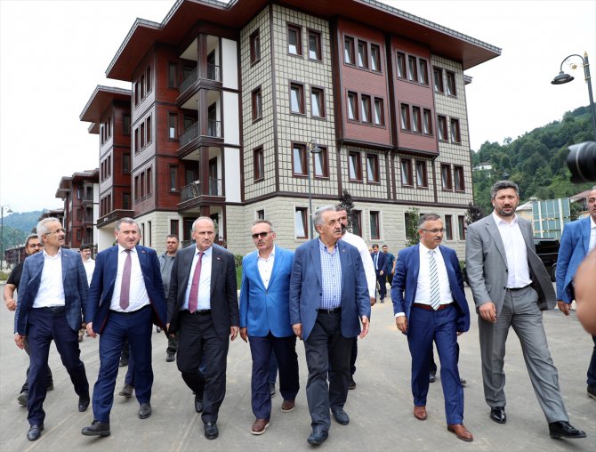 Ulaştırma ve Altyapı Bakanı Mehmet Cahit Turhan Rize'de