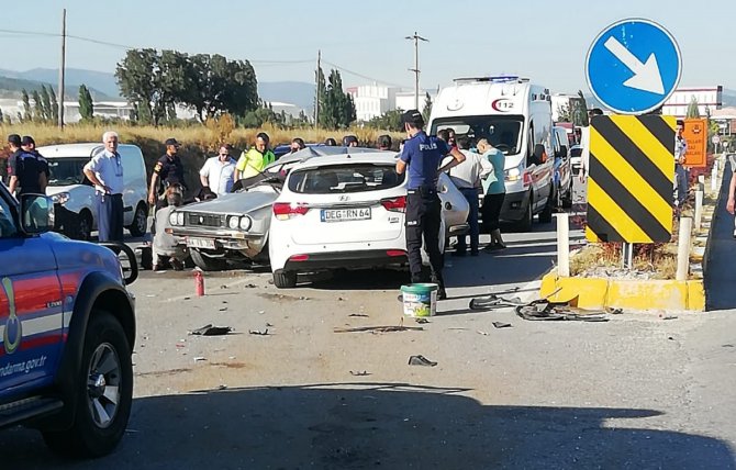 Uşak'ta trafik kazası: 1 ölü, 3 yaralı