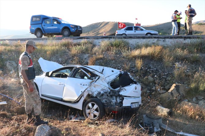 Bayram tatiline giden 4 kardeş trafik kazasında yaralandı