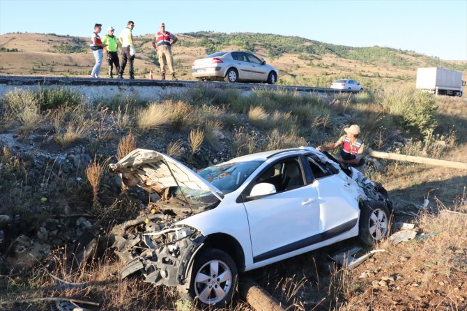 Bayram tatiline giden 4 kardeş trafik kazasında yaralandı