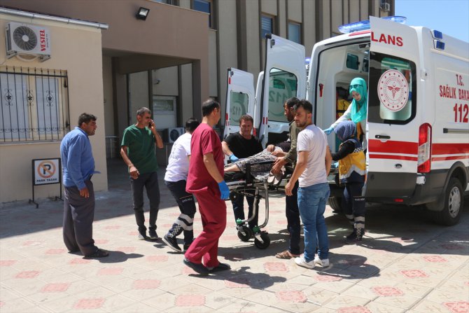 Adıyaman'da otomobil devrildi: 5 yaralı