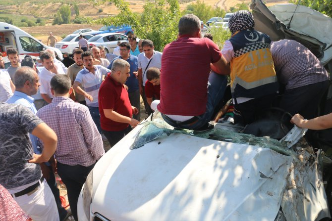 Adıyaman'da trafik kazası: 2 yaralı