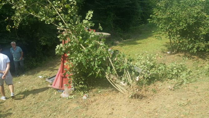 Fındık işçilerini taşıyan traktör devrildi: 1 ölü, 13 yaralı