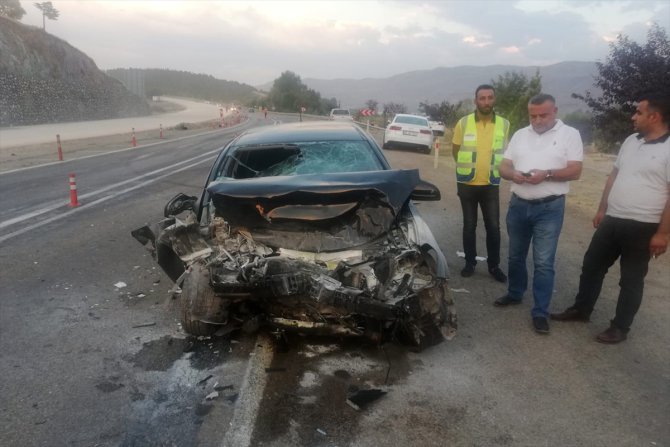 Elazığ'da tır ile otomobil çarpıştı: 2 yaralı