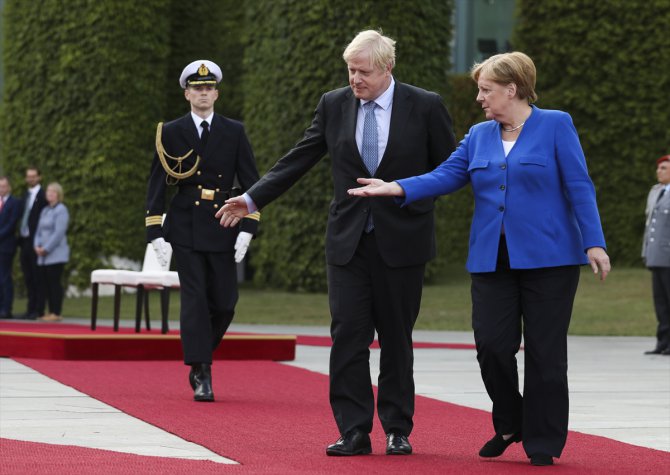 Merkel'den "tedbir maddesi" açıklaması