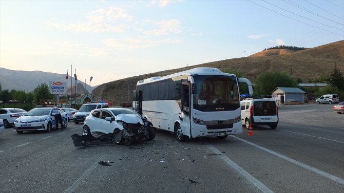 Elazığ'da 2 ayrı trafik kazası: 5 yaralı