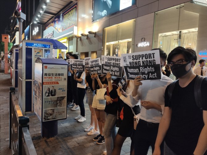 Hong Kong'daki protestocular "insan zinciri" oluşturdu