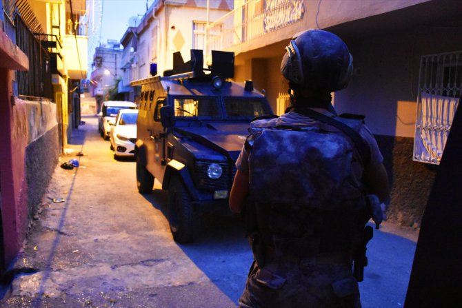 Adana'da polise yönelik saldırı önlendi