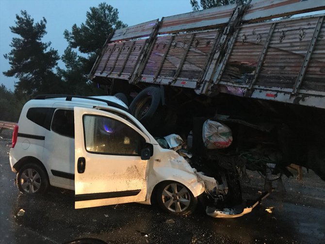 Denizli'de trafik kazası: 1 ölü, 2 yaralı