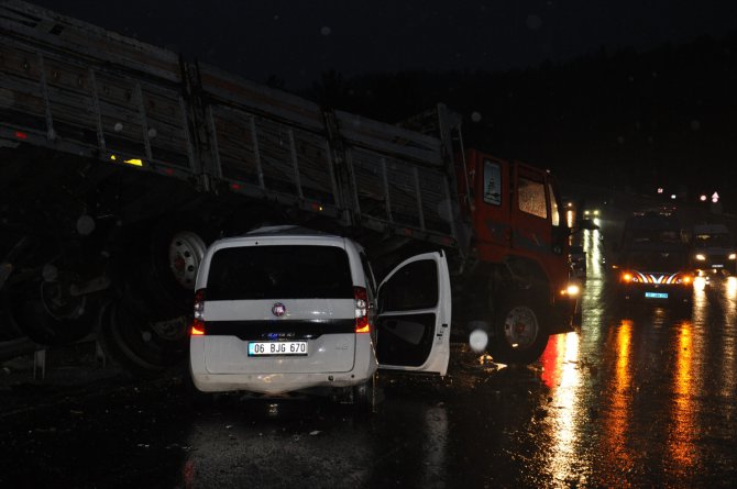 Denizli'de trafik kazası: 1 ölü, 2 yaralı