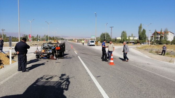 Isparta’da minibüs ile tarım aracı çarpıştı: 1 ölü