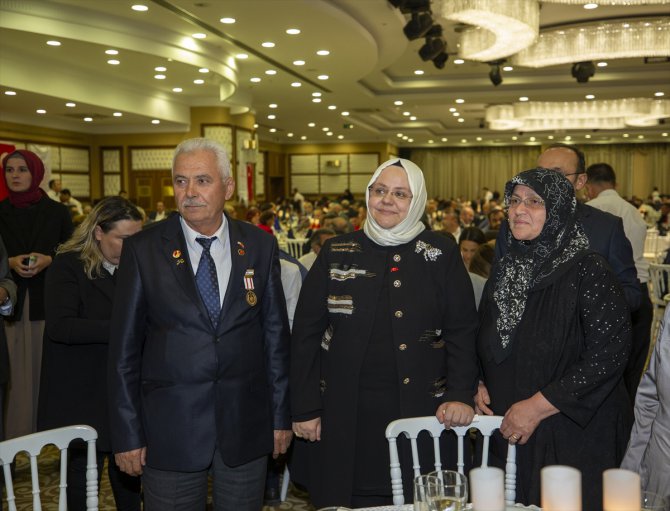 "Milletler ancak kahramanlarıyla beraber yaşar"