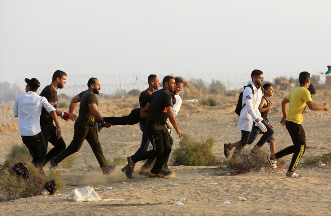 İsrail askerleri Gazze sınırında 74 Filistinliyi yaraladı