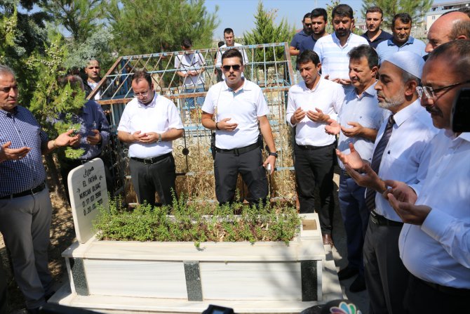 Terör kurbanı genç kızlar mezarları başında anıldı