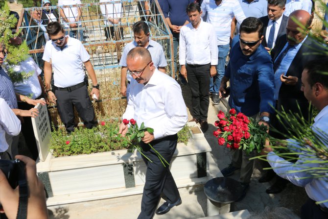 Terör kurbanı genç kızlar mezarları başında anıldı