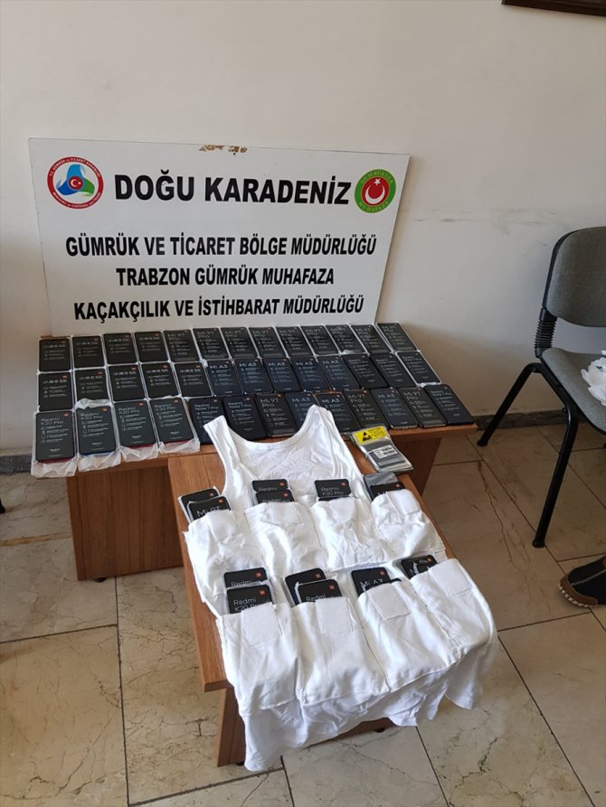 Trabzon'da 86 gümrük kaçağı cep telefonu ele geçirildi