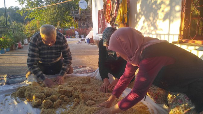 Köylü kadınların geleneksel "kuskus" mesaisi başladı