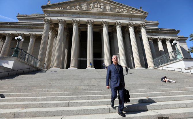 Bakan Hulusi Akar'ın doktora tezi kitap oldu