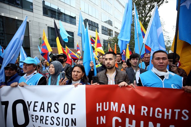 Uygur Türkleri Brüksel'de Çin'i protesto etti