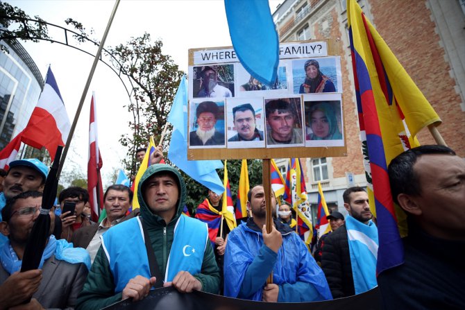 Uygur Türkleri Brüksel'de Çin'i protesto etti