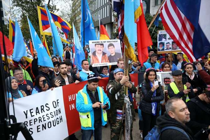 Uygur Türkleri Brüksel'de Çin'i protesto etti