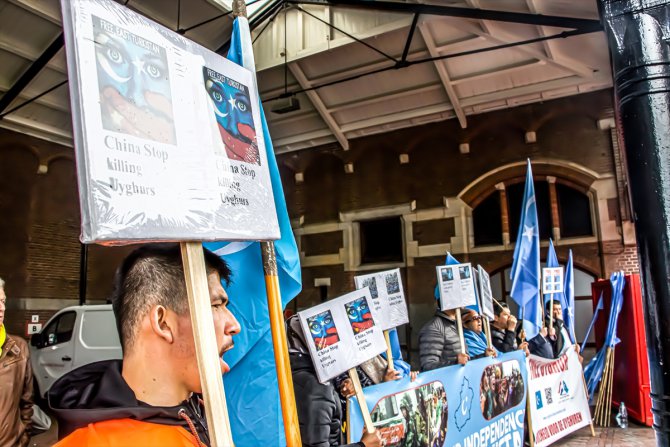 Uygur Türkleri Hollanda'da Çin'i protesto etti