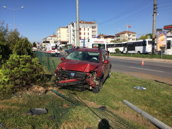 Samsun'da 2 araç çarpıştı, yaya ağır yaralandı