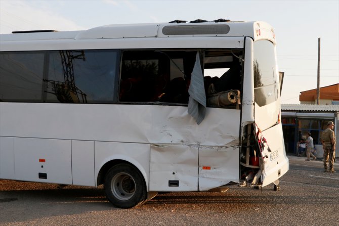 Şanlıurfa'da askeri midibüs ile tır çarpıştı: 15 yaralı