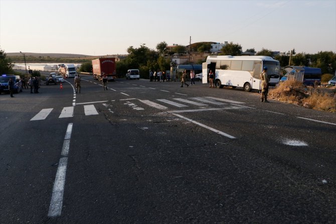 Şanlıurfa'da askeri midibüs ile tır çarpıştı: 15 yaralı