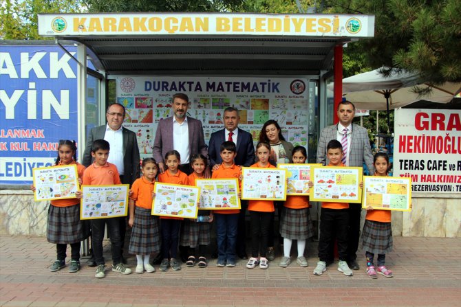 Durakta bekleyenlere matematiği sevdiren proje